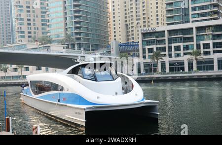 Il traghetto al Dubai Marina di Dubai, Emirati Arabi Uniti. Foto Stock