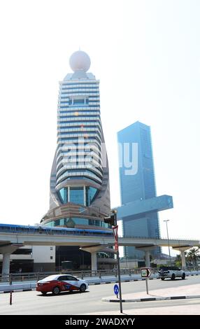 Edificio Etisalat Tower 2 sulla Sheikh Zayed Road a Dubai, Emirati Arabi Uniti. Foto Stock
