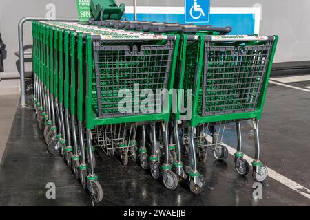 Manacor, Spagna; 02 gennaio 2024: Carrelli della catena internazionale di supermercati Mercadona. Manacor, isola di Maiorca, Spa Foto Stock