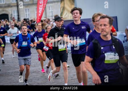 Foto - Prince Christian attraversa il traguardo dopo 10 km di corsa durante l'evento Royal Run di Copenaghen, Danimarca, lunedì 29 maggio 2023. La regina danese Margrethe ha annunciato nel suo discorso di Capodanno che abdicherà il 14 gennaio 2024. Il principe ereditario Frederik prenderà il suo posto e diventerà re Frederik il decimo di Danimarca. Allo stesso tempo, il principe Cristiano diventerà il principe ereditario di Danimarca. Foto Stock