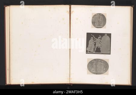 Bassorilievi di due guerrieri con cavallo, pace e marte di fronte a Giano e Bacco con due Maenaden, Joseph Cundall, c. 1868 - in o prima del 1873 carta fotografica scultura in carbonio (+ rilievo  scultura). maenad(s), bacchant(es) femminile(i). pace Foto Stock