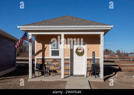 Longmont, Colorado - il Veterans Community Project sta costruendo piccole case per veterani senza tetto. Lo sviluppo ha 26 case, che vanno da 240 squar Foto Stock