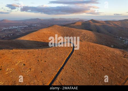 Vista aerea delle montagne di Fuerteventura in Spagna Foto Stock
