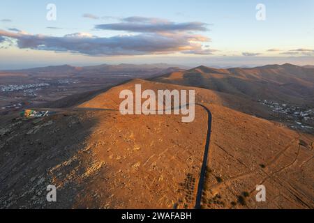 Vista aerea delle montagne di Fuerteventura in Spagna Foto Stock