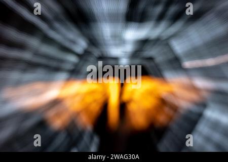 Le luci si illuminano utilizzando tecniche di zoom, Star Warp, l'effetto dello zoom avanti e indietro della fotocamera durante le riprese Foto Stock