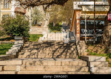 Veliko Tarnovo città, Bulgaria - 24 Marzo 2017. Tradizionale architettura bulgara nella vecchia città medievale area, Veliko Tarnovo città, Bulgaria Foto Stock