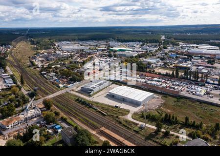 Distretti sul lato destro del fiume Oder a Stettino da un drone in Polonia. Foto Stock