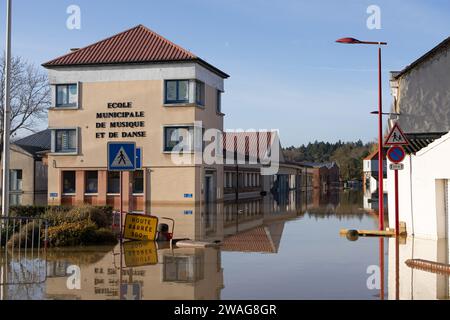 Arques, Francia. 4 gennaio 2024. La strega di Arques subì un'alluvione molto significativa, a Pas de Calais, in Francia, il 4 gennaio 2024. Foto di Sebastien Courdji/ABACAPRESS.COM credito: Abaca Press/Alamy Live News Foto Stock