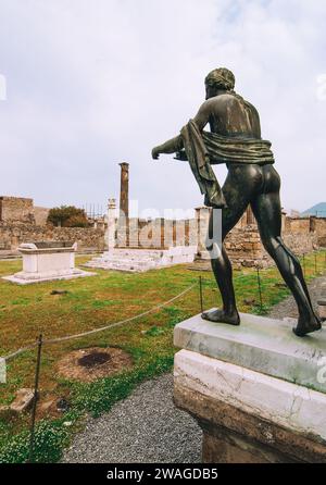 Le antiche rovine del tempio di Apollon a Pompei Foto Stock