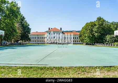 Brasov, Romania - 02 settembre 2023: La costruzione del Collegio Nazionale Andrei Șaguna, una delle migliori scuole della Romania. Foto Stock