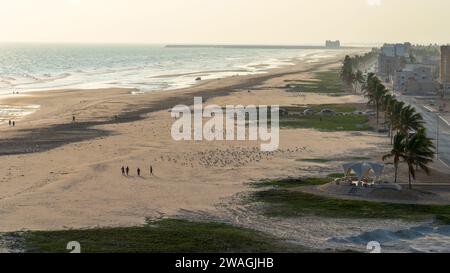 Taqah, salalah- 12 dicembre 2023: VISTA della spiaggia di taqah a salalah, Taqah è una provincia e una città costiera nel governatorato di Dhofar, nel sud-ovest dell'Oman Foto Stock