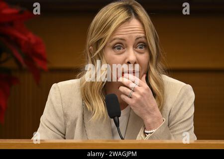 Roma, Italia. 4 gennaio 2024. Giorgia Meloni durante la conferenza stampa del primo Ministro Giorgia Meloni, 4 gennaio 2023, presso la camera dei gruppi parlamentari, Roma, Italia. Credito: Live Media Publishing Group/Alamy Live News Foto Stock