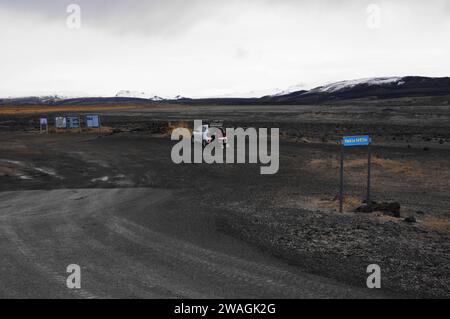 Parcheggio per l'accesso al vulcano Hekla (o Hecla), uno stratovulcano attivo nel sud dell'Islanda con un'altezza di 1.491 m e l'ultima eruzione Foto Stock