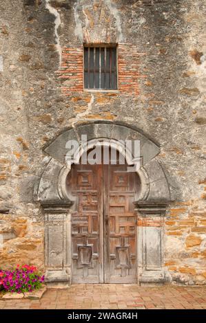 Porta della chiesa della missione Espada, San Antonio Missions National Historical Park, Texas Foto Stock