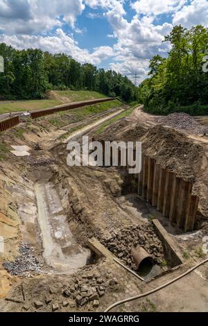 Lavori di rinaturalizzazione del Boye, affluente dell'Emscher, ora privo di acque reflue, le acque reflue fluiscono nella fogna parallela di nuova costruzione, Bottrop NRW, Germania, Foto Stock