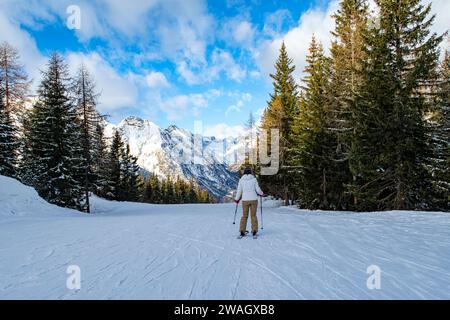 Piste da sci nella stazione sciistica di Valmalenco Foto Stock