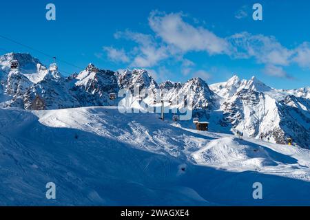 Piste da sci nella stazione sciistica di Valmalenco Foto Stock