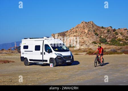 Motorhome e mountain bike, Grecia, Cicladi, Naxos Foto Stock