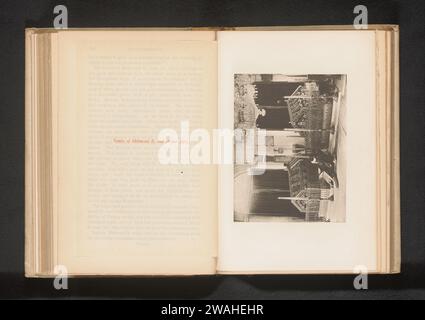 Sarcofagi del sultano Mahmut II e del sultano Abdülaziz i a Costantinopoli, anonimo, 1885 circa - in o prima del 1895 stampa fotomeccanica sarcofago di carta di Costantinopoli. interno  rappresentazione di un edificio Foto Stock