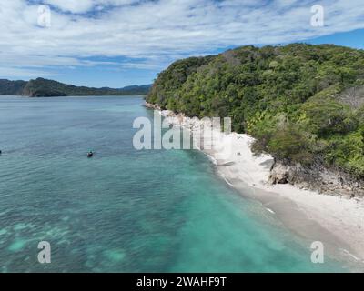 Immortalando lo splendore della costa: Splendide foto di Playa Quesera, la tranquilla bellezza del mare della Costa Rica Foto Stock