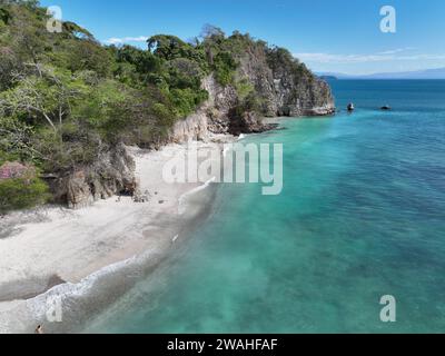 Immortalando lo splendore della costa: Splendide foto di Playa Quesera, la tranquilla bellezza del mare della Costa Rica Foto Stock