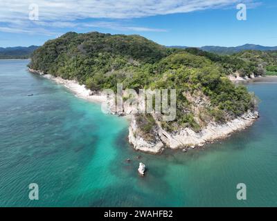 Immortalando lo splendore della costa: Splendide foto di Playa Quesera, la tranquilla bellezza del mare della Costa Rica Foto Stock