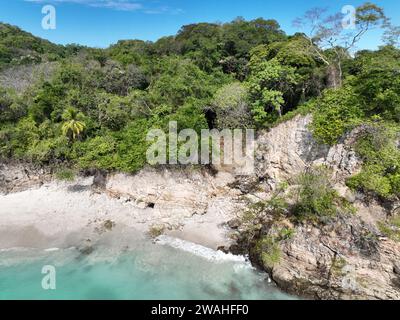 Immortalando lo splendore della costa: Splendide foto di Playa Quesera, la tranquilla bellezza del mare della Costa Rica Foto Stock