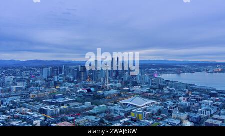 Lo skyline urbano di Seattle e Washington al tramonto di Natale Foto Stock