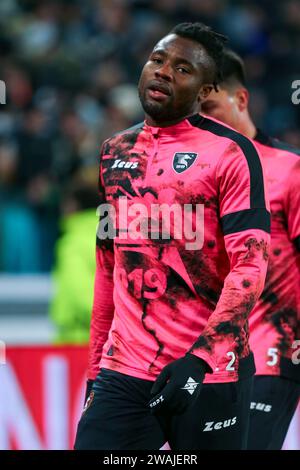 Chukwubuikem Ikwuemesiof US Salernitana 1919 durante la partita di Coppa Italia tra Juventus FC e Salernitana all'Allianz Stadium il 4 gennaio 2024 Foto Stock