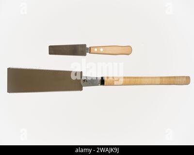 Seghe tradizionali giapponesi a trazione e a filo per falegnameria e produzione di armadi Foto Stock