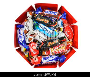 Confezione di cioccolatini Celebrations composta da versioni in miniatura dei marchi Marte a grandezza naturale, Regno Unito Foto Stock