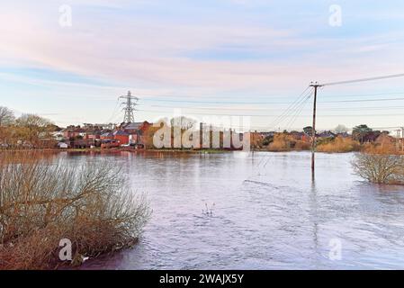 Inondato la bassa valle di Avon a Christchurch Dorset Foto Stock