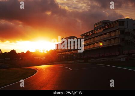 Brands Hatch Circuit, Kent al tramonto Foto Stock