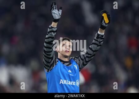 Torino, Italia. 4 gennaio 2024. Tarik Muharemovic della Juventus FC festeggia al termine della partita di Coppa Italia tra Juventus FC e Us Salernitana allo stadio Allianz il 4 gennaio 2024 a Torino. Crediti: Marco Canoniero/Alamy Live News Foto Stock