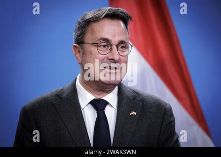 Xavier Bettel, Aussenminister des Grossherzogtums Luxemburg, aufgenommen im Rahmen einer Pressekonferenz im Auswaertigen AMT a Berlino, 05.01.2024. Berlin Deutschland *** Xavier Bettel, Ministro degli Esteri del Granducato di Lussemburgo, in una conferenza stampa presso il Ministero federale degli Esteri di Berlino, 05 01 2024 Berlino Germania Copyright: XJaninexSchmitzx Foto Stock