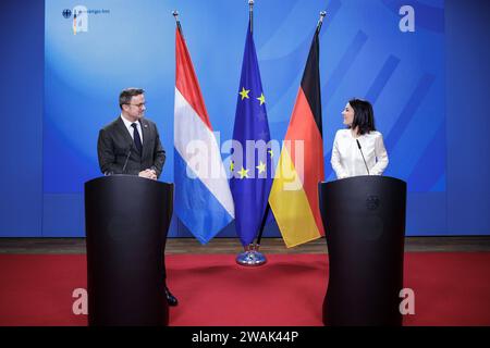 R-L Annalena Baerbock, Bundesaussenministerin, und Xavier Bettel, Aussenminister des Grossherzogtums Luxemburg, aufgenommen im Rahmen einer Pressekonferenz nach dem gemeinsamen Gespraech im Auswaertigen AMT a Berlino, 05.01.2024. Berlin Deutschland *** R L Annalena Baerbock, Ministro federale degli Esteri, e Xavier Bettel, Ministro degli Esteri del Granducato del Lussemburgo, in una conferenza stampa dopo la riunione congiunta presso il Ministero federale degli Esteri a Berlino, 05 01 2024 Berlino Germania Copyright: XJaninexSchmitzx Foto Stock