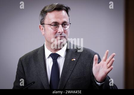 Xavier Bettel, Aussenminister des Grossherzogtums Luxemburg, aufgenommen im Rahmen einer Pressekonferenz im Auswaertigen AMT a Berlino, 05.01.2024. Berlin Deutschland *** Xavier Bettel, Ministro degli Esteri del Granducato di Lussemburgo, in una conferenza stampa presso il Ministero federale degli Esteri di Berlino, 05 01 2024 Berlino Germania Copyright: XJaninexSchmitzx Foto Stock