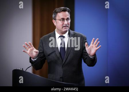 Xavier Bettel, Aussenminister des Grossherzogtums Luxemburg, aufgenommen im Rahmen einer Pressekonferenz im Auswaertigen AMT a Berlino, 05.01.2024. Berlin Deutschland *** Xavier Bettel, Ministro degli Esteri del Granducato di Lussemburgo, in una conferenza stampa presso il Ministero federale degli Esteri di Berlino, 05 01 2024 Berlino Germania Copyright: XJaninexSchmitzx Foto Stock