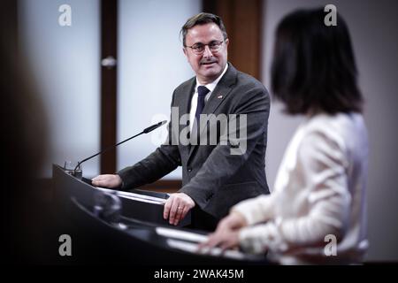 R-L Annalena Baerbock, Bundesaussenministerin, und Xavier Bettel, Aussenminister des Grossherzogtums Luxemburg, aufgenommen im Rahmen einer Pressekonferenz nach dem gemeinsamen Gespraech im Auswaertigen AMT a Berlino, 05.01.2024. Berlin Deutschland *** R L Annalena Baerbock, Ministro federale degli Esteri, e Xavier Bettel, Ministro degli Esteri del Granducato del Lussemburgo, in una conferenza stampa dopo la riunione congiunta presso il Ministero federale degli Esteri a Berlino, 05 01 2024 Berlino Germania Copyright: XJaninexSchmitzx Foto Stock