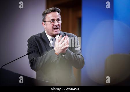 Xavier Bettel, Aussenminister des Grossherzogtums Luxemburg, aufgenommen im Rahmen einer Pressekonferenz im Auswaertigen AMT a Berlino, 05.01.2024. Berlin Deutschland *** Xavier Bettel, Ministro degli Esteri del Granducato di Lussemburgo, in una conferenza stampa presso il Ministero federale degli Esteri di Berlino, 05 01 2024 Berlino Germania Copyright: XJaninexSchmitzx Foto Stock