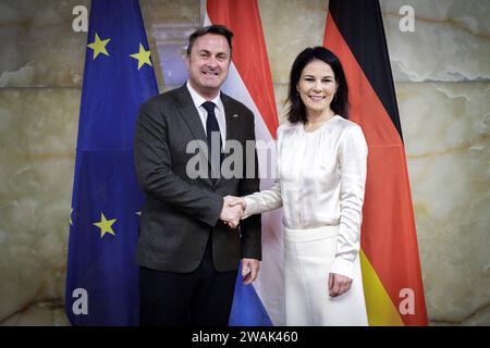 R-L Annalena Baerbock, Bundesaussenministerin, trifft Xavier Bettel, Aussenminister des Grossherzogtums Luxemburg, zum gemeinsamen Gespraech im Auswaertigen AMT a Berlino, 05.01.2024. Berlin Deutschland *** R L Annalena Baerbock, Ministro federale degli Esteri, incontra Xavier Bettel, Ministro degli Esteri del Granducato di Lussemburgo, per colloqui congiunti presso il Ministero federale degli Esteri di Berlino, 05 01 2024 Berlino Germania Copyright: XJaninexSchmitzx Foto Stock