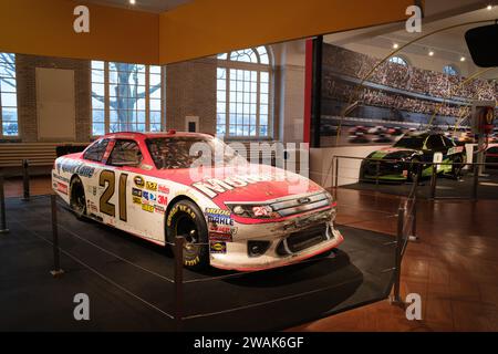 Ford Fusion NASCAR Cup, guidata da Trevor Bayne nel 2011 per la vittoria della Daytona 500, esposta all'Henry Ford Museum of American Innovation Foto Stock