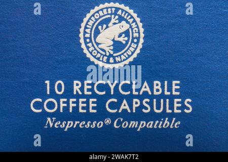 10 capsule di caffè riciclabili compatibili Nespresso - dettaglio sulla confezione di cialde di caffè Caffe Nero Classico Original Blend Foto Stock