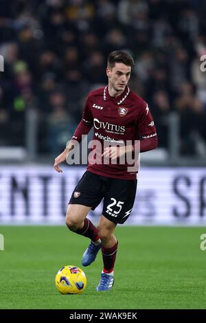 Torino, Italia. 4 gennaio 2024. Giulio maggiore di noi Salernitana in azione durante la partita di Coppa Italia tra Juventus FC e noi Salernitana allo stadio Allianz il 4 gennaio 2024 a Torino. Crediti: Marco Canoniero/Alamy Live News Foto Stock