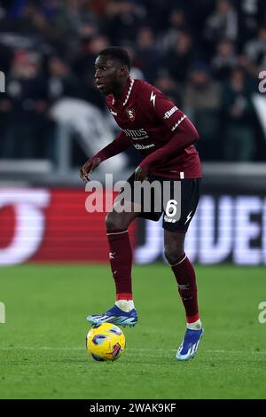 Torino, Italia. 4 gennaio 2024. Junior Sambia di noi Salernitana in azione durante la partita di Coppa Italia tra Juventus FC e noi Salernitana allo stadio Allianz il 4 gennaio 2024 a Torino. Crediti: Marco Canoniero/Alamy Live News Foto Stock