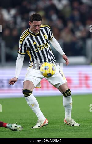 Torino, Italia. 4 gennaio 2024. Dusan Vlahovic della Juventus FC in azione durante la partita di Coppa Italia tra Juventus FC e Us Salernitana allo stadio Allianz il 4 gennaio 2024 a Torino. Crediti: Marco Canoniero/Alamy Live News Foto Stock