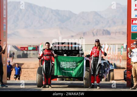 Al-Ula, Arabia Saudita - 4 gennaio 2024, 329 AKEEL Danial (sau), DUPLE Stéphane (fra), Wevers Sport, Taurus T3 Max, FIA Challenger, FIA W2RC, inizia il podio, durante la cerimonia al Ula Start Camp della Dakar 2024 il 4 gennaio 2024 ad al-Ula, Arabia Saudita - foto Antonin Vincent/DPPI Credit: DPPI Media/Alamy Live News Foto Stock