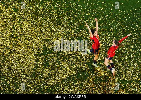 (240105) -- PECHINO, 5 gennaio 2024 (Xinhua) -- i giocatori spagnoli celebrano la vittoria dopo la cerimonia di premiazione della Coppa del mondo femminile 2023 a Sydney, Australia, 20 agosto 2023. (Xinhua/Bai Xuefei) Foto Stock