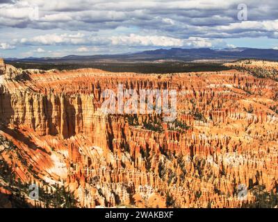 Il bizzarro paesaggio del Bryce Canyon pieno di Hoodoos. Foto Stock