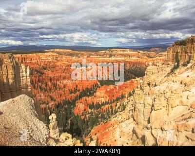 Vista sui colorati hoodoos del Bryce Canyon Foto Stock